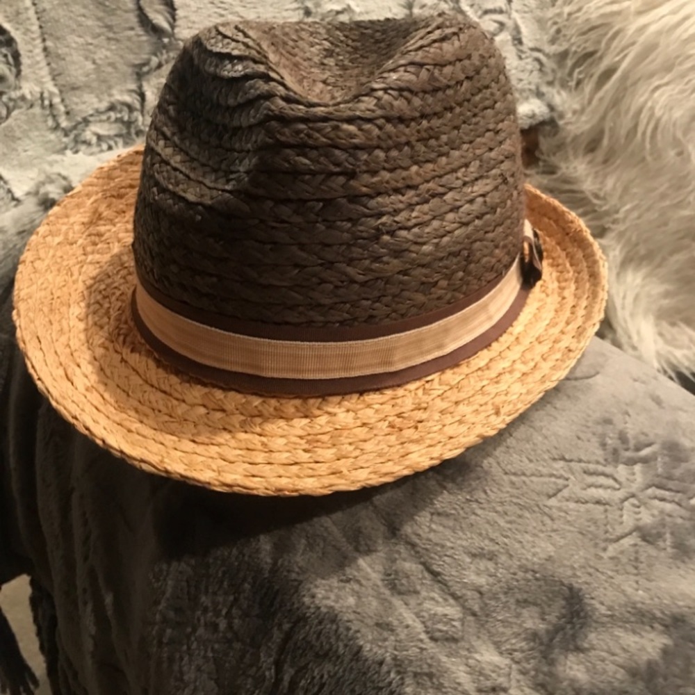 Chic Two-Tone Straw Fedora from Sun n’ sand